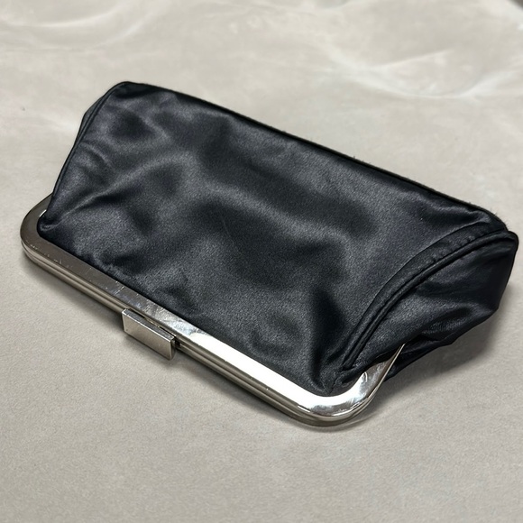 Super Cute GAP Black Clutch Purse with  Silver Sequins, Metal top & closure - Picture 3 of 8